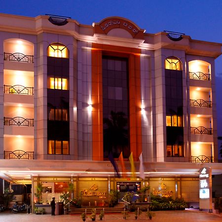 The President Hotel Бангалор Екстериор снимка