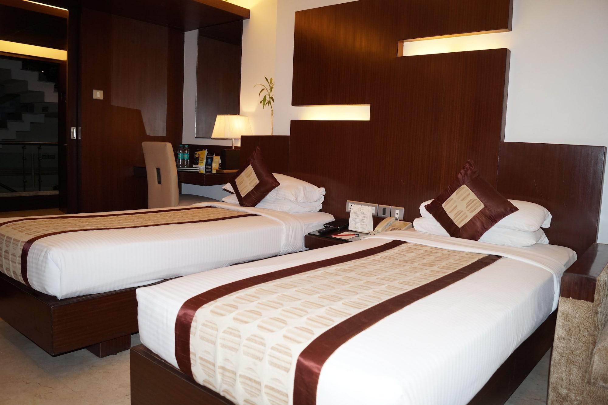The President Hotel Бангалор Екстериор снимка
