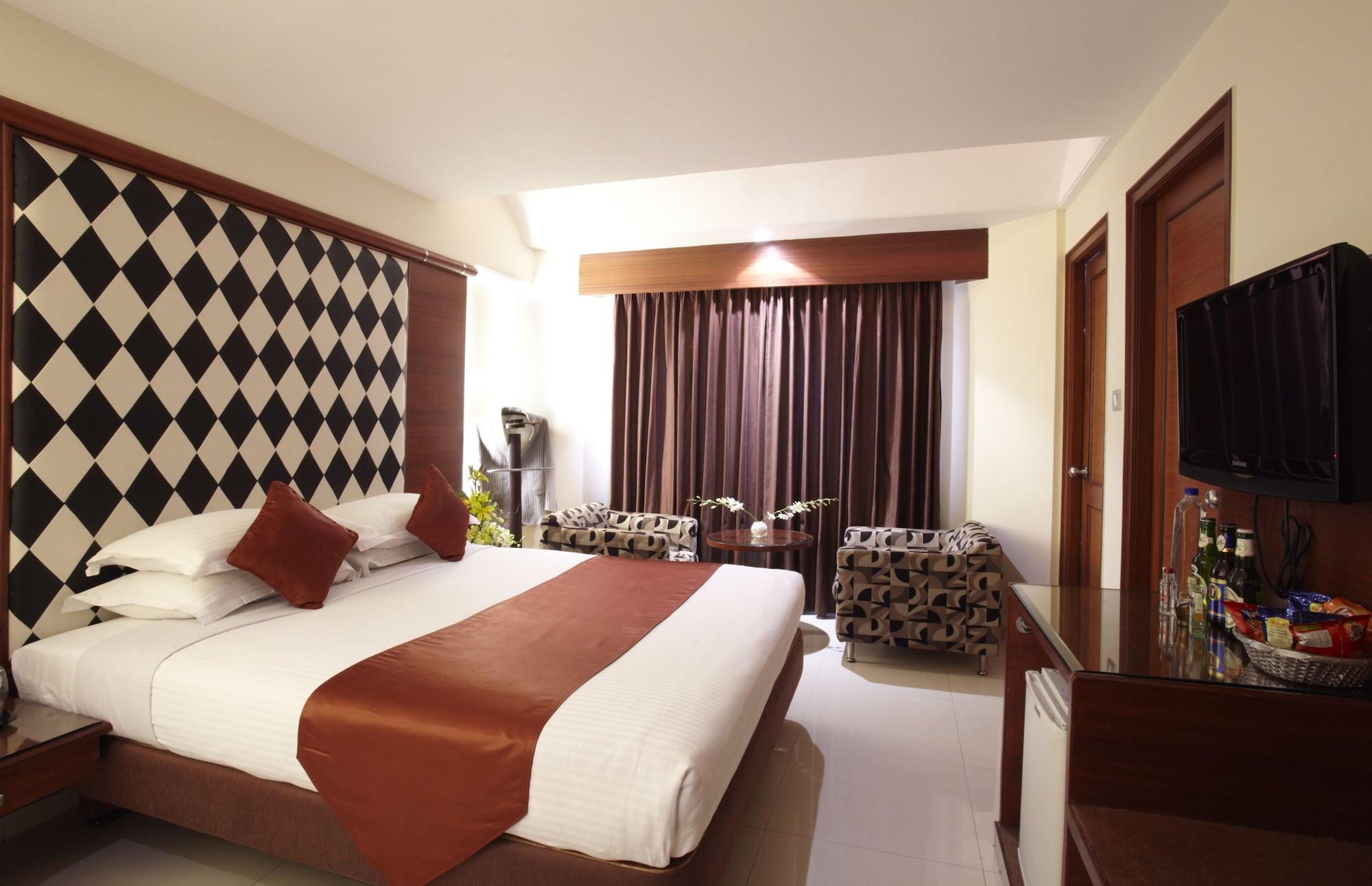 The President Hotel Бангалор Екстериор снимка