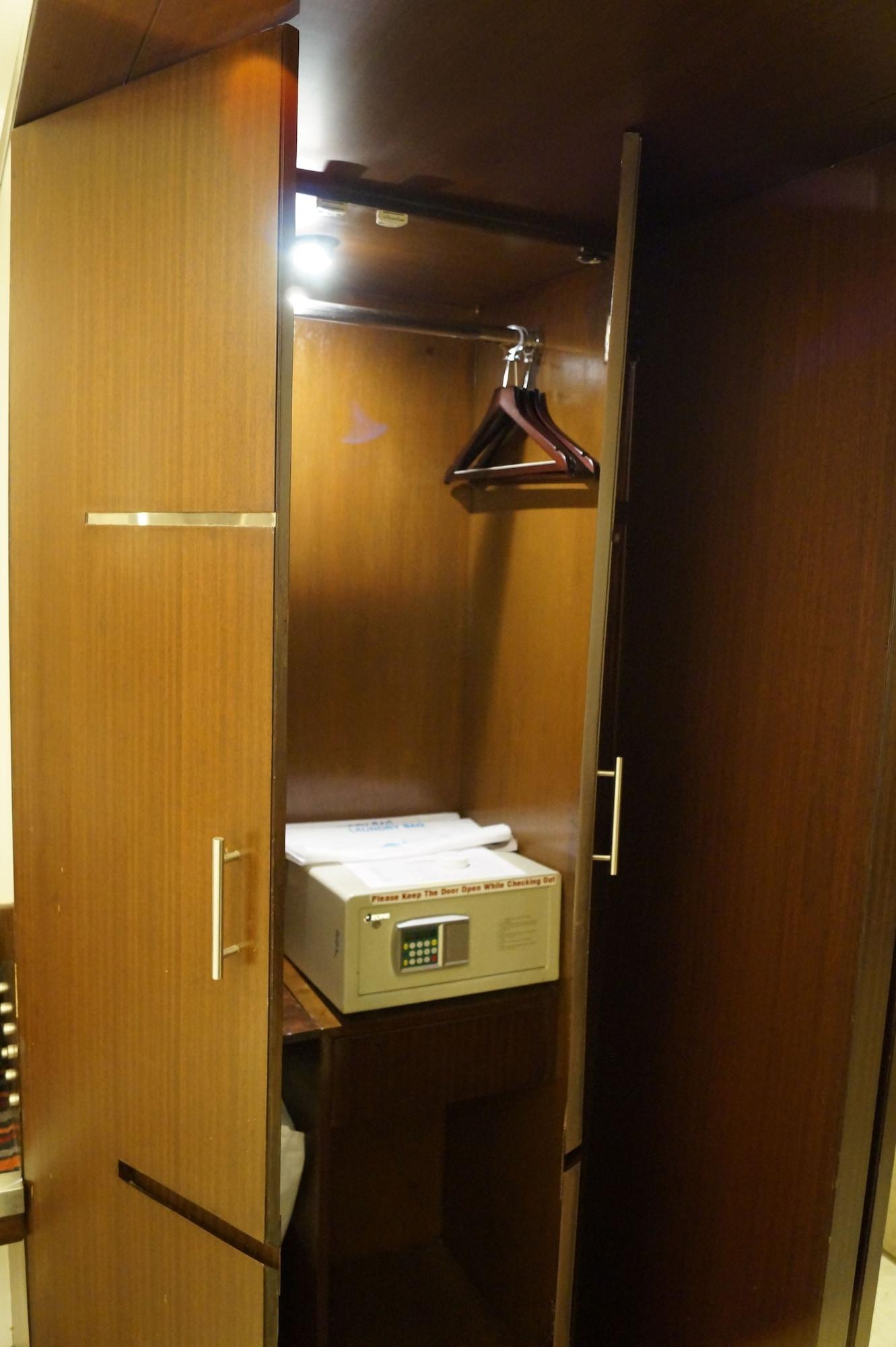 The President Hotel Бангалор Екстериор снимка