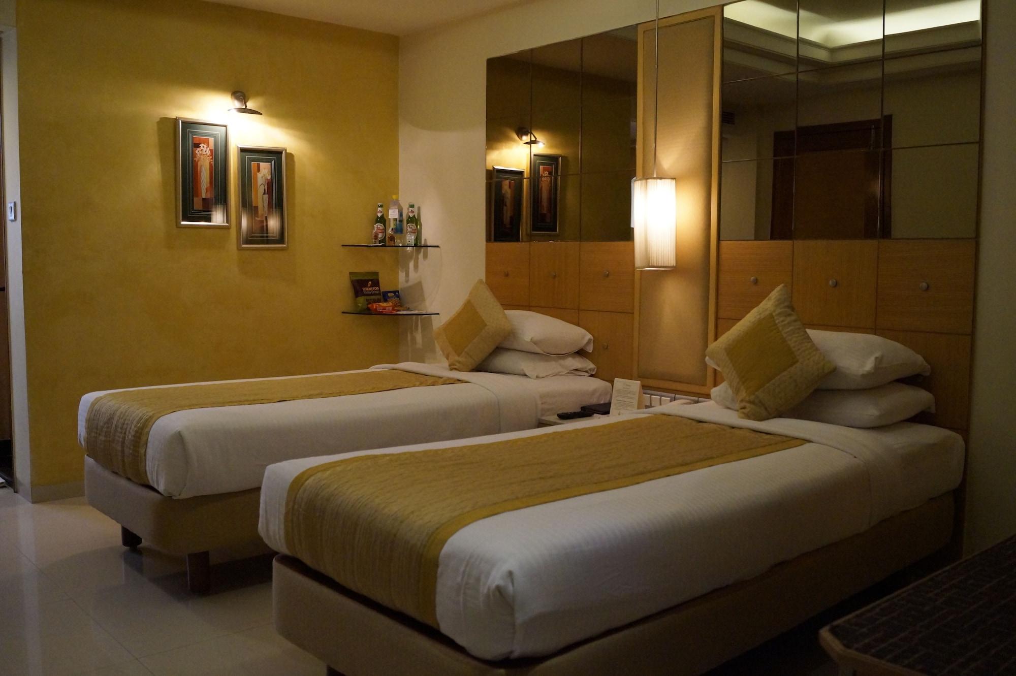 The President Hotel Бангалор Екстериор снимка