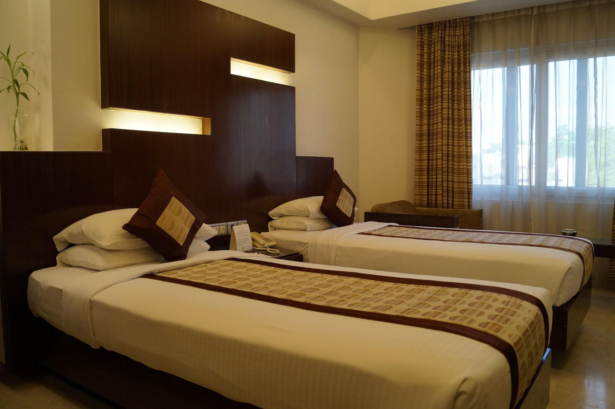 The President Hotel Бангалор Екстериор снимка