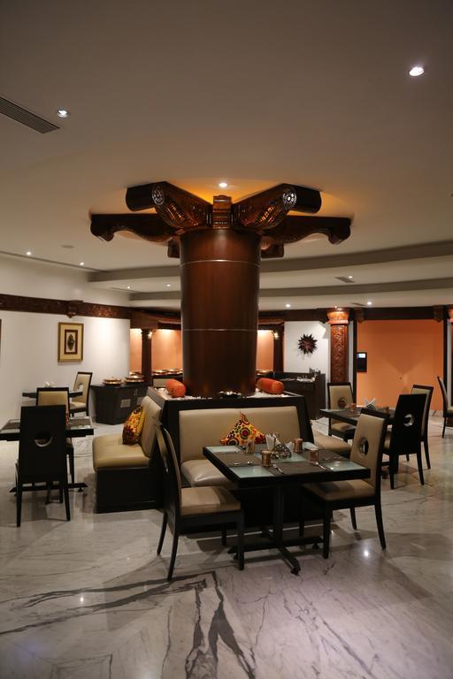 The President Hotel Бангалор Екстериор снимка