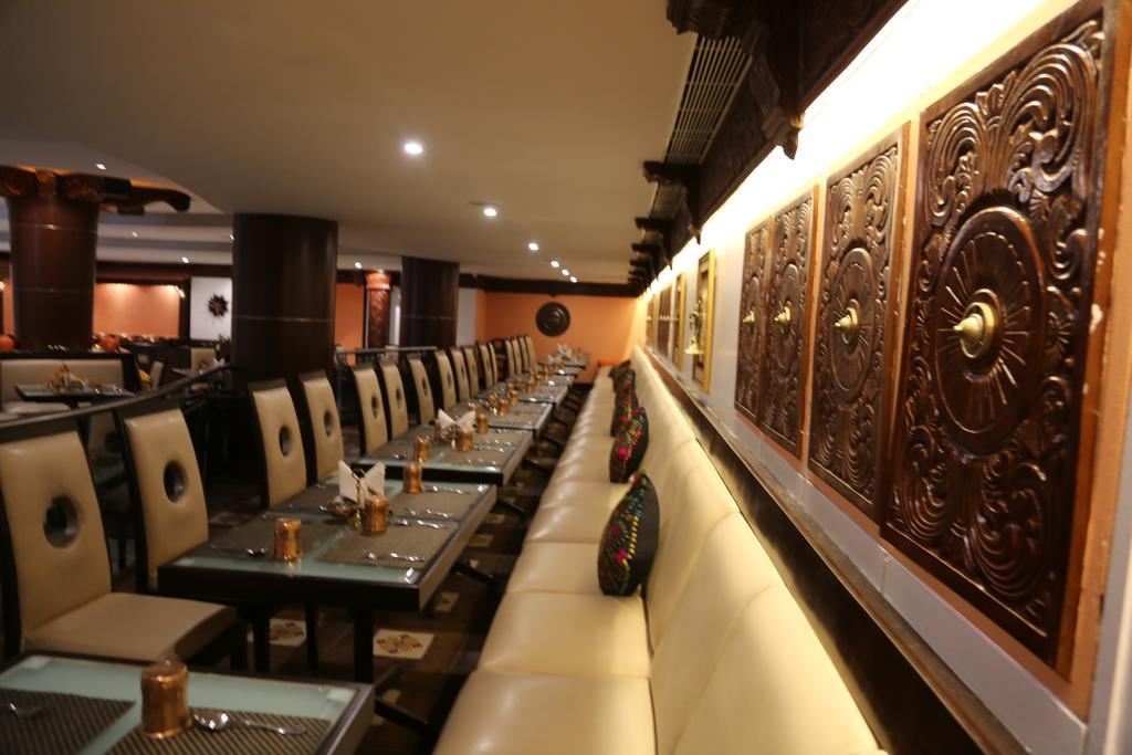 The President Hotel Бангалор Екстериор снимка