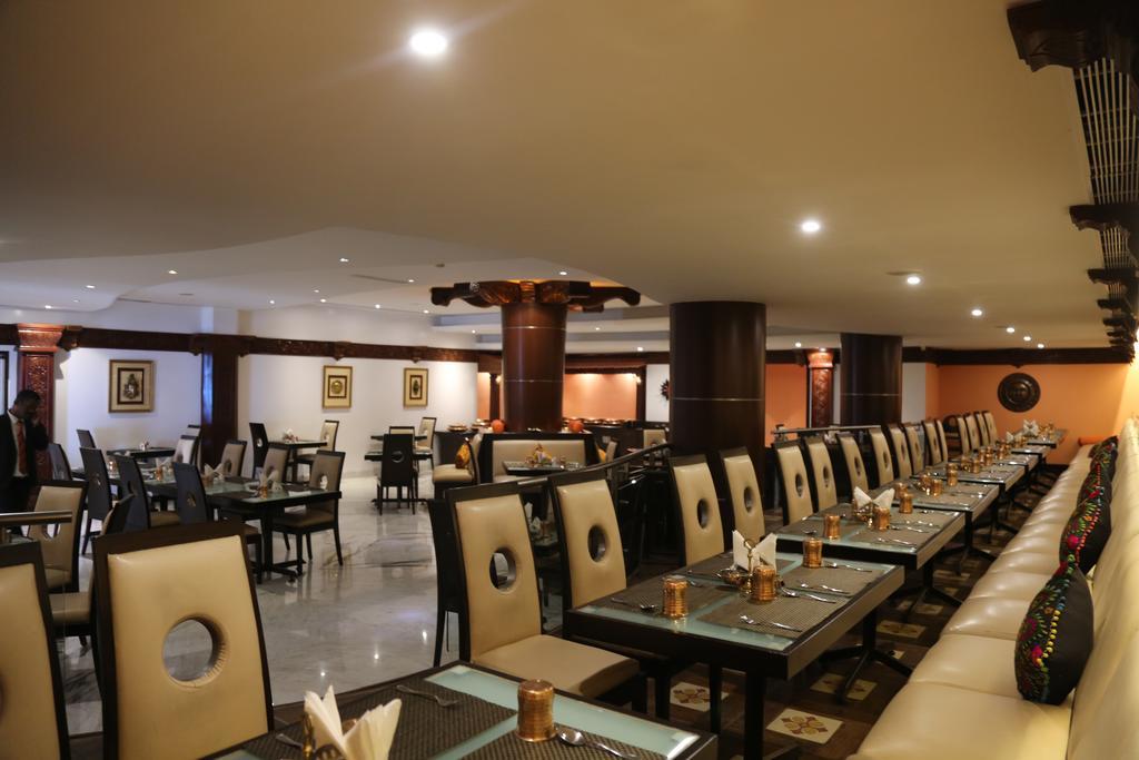 The President Hotel Бангалор Екстериор снимка