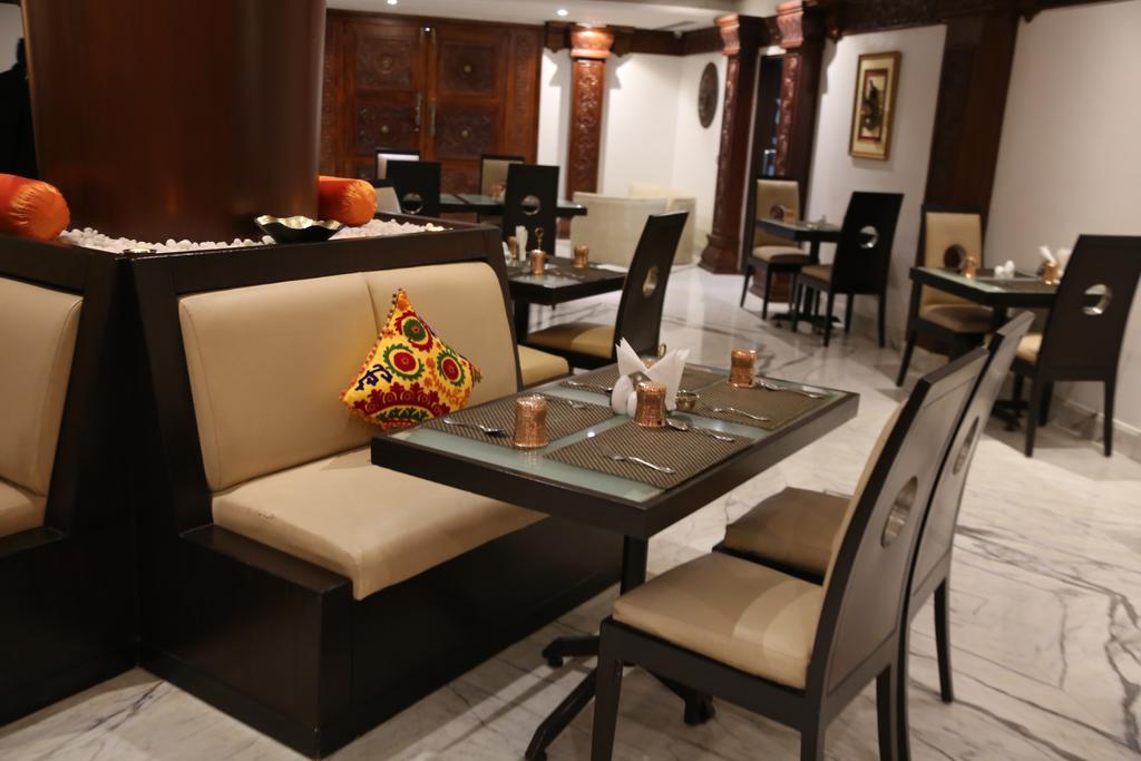 The President Hotel Бангалор Екстериор снимка