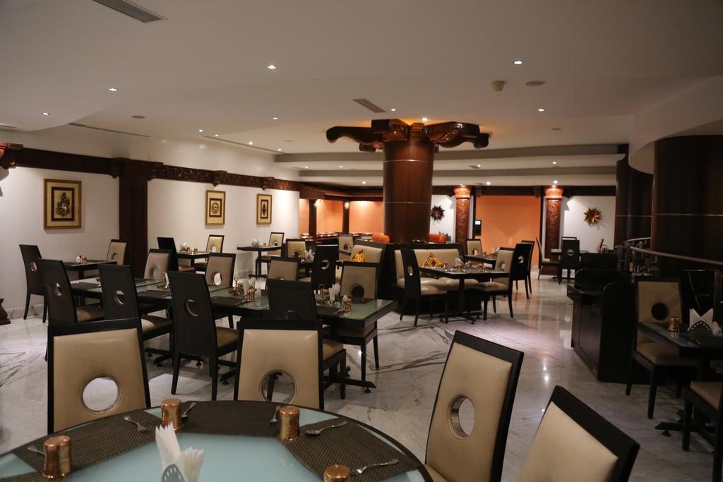 The President Hotel Бангалор Екстериор снимка