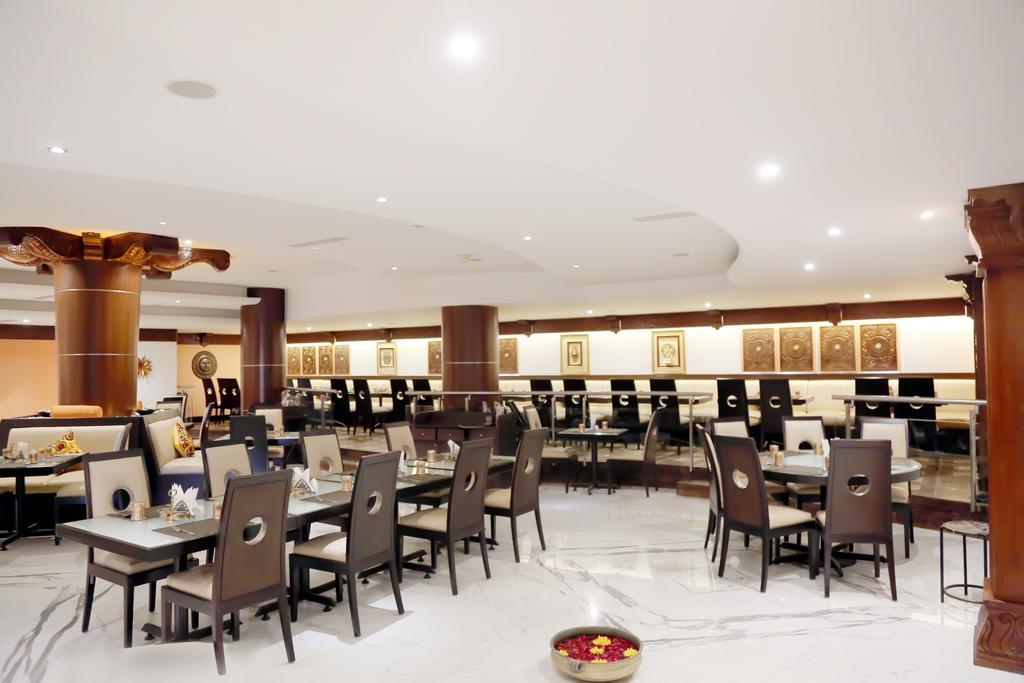 The President Hotel Бангалор Екстериор снимка