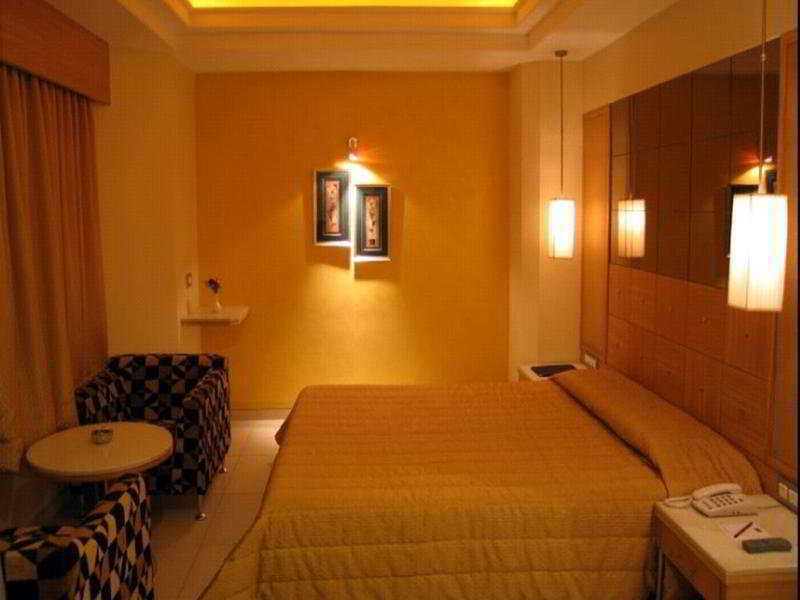 The President Hotel Бангалор Екстериор снимка